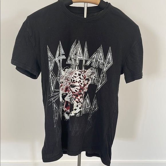 REVOLVE Def Leppard Short Sleeve Tee in Vintage Black - Picture 3 of 7